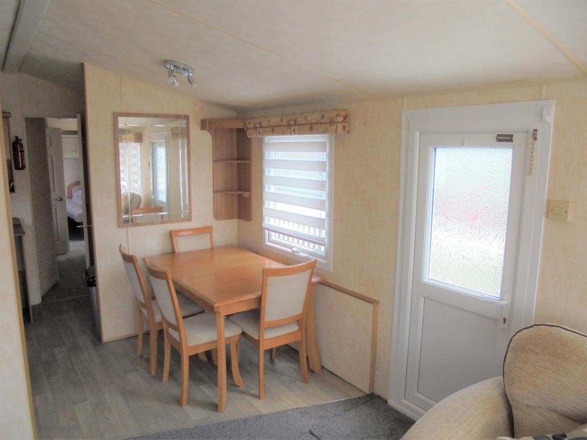 Waterside: Waterside Salisbury:- 6 Berth Large Wrap Around Veranda Инголдмелс Экстерьер фото