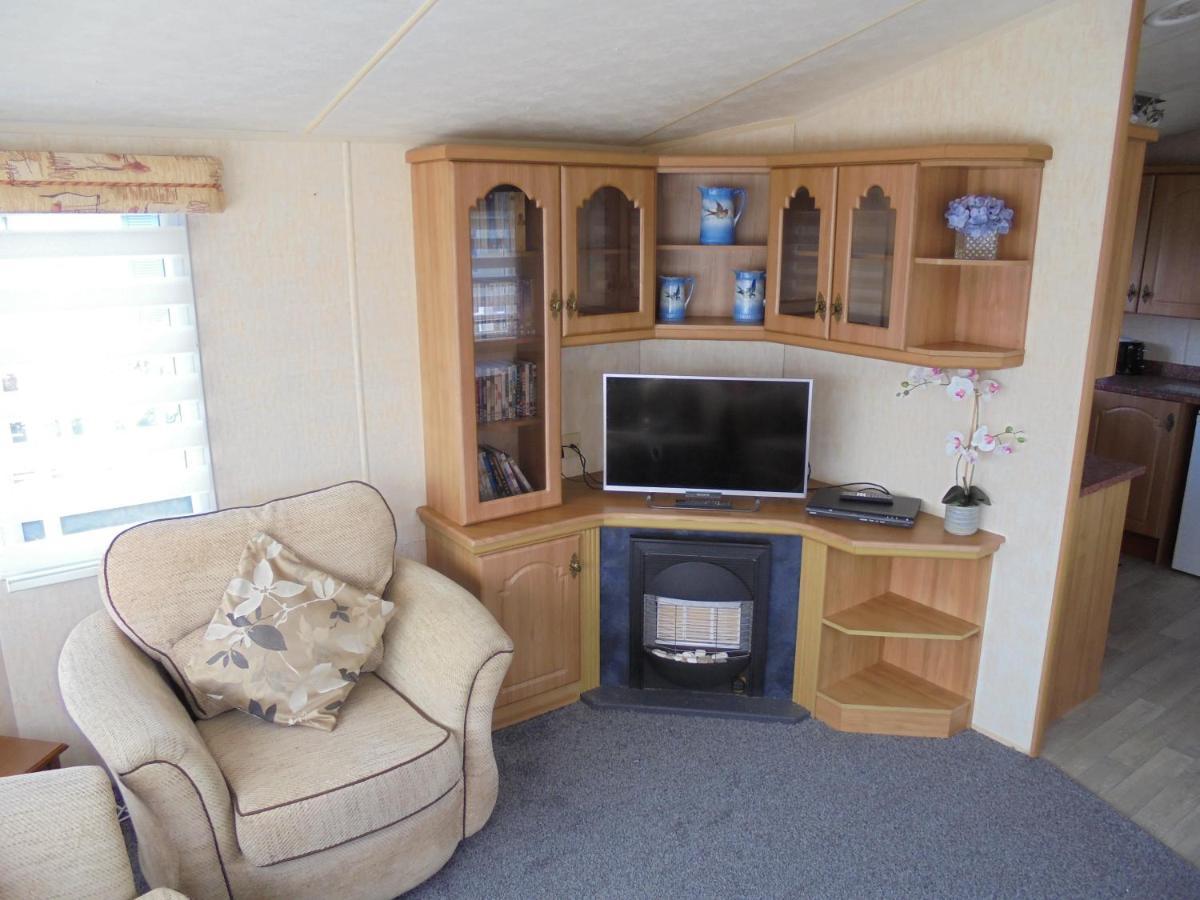 Waterside: Waterside Salisbury:- 6 Berth Large Wrap Around Veranda Инголдмелс Экстерьер фото