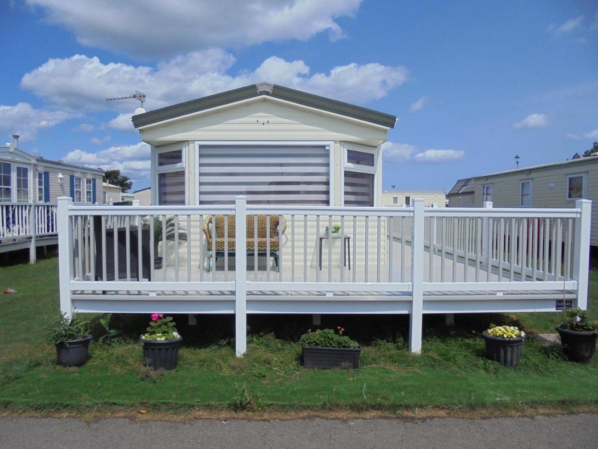 Waterside: Waterside Salisbury:- 6 Berth Large Wrap Around Veranda Инголдмелс Экстерьер фото